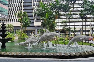 Leisure Commerce Square