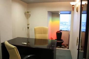 Leisure Commerce Square