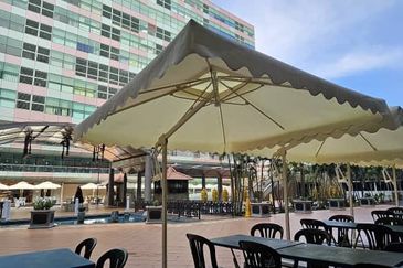 Leisure Commerce Square