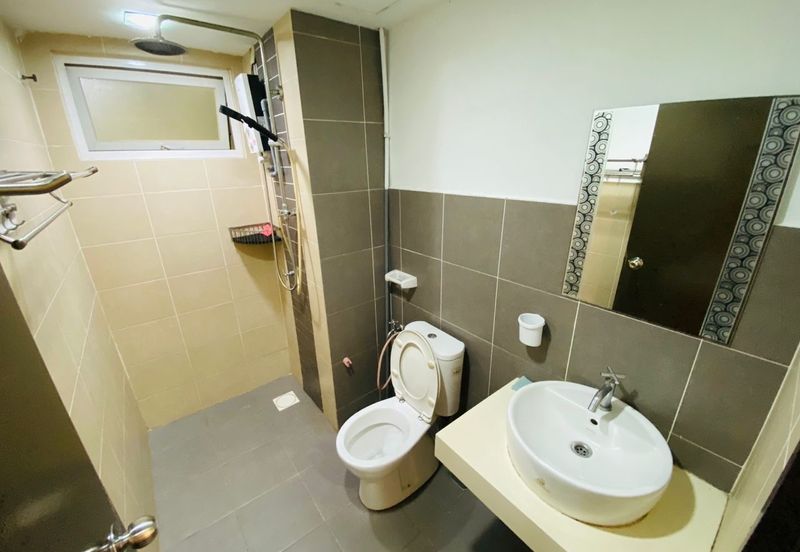 First Residence (Residensi Unggul)