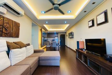 First Residence (Residensi Unggul)