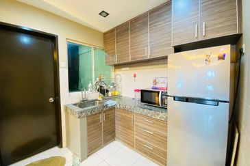 First Residence (Residensi Unggul)