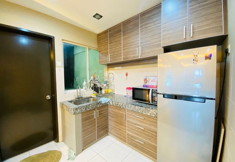 First Residence (Residensi Unggul)