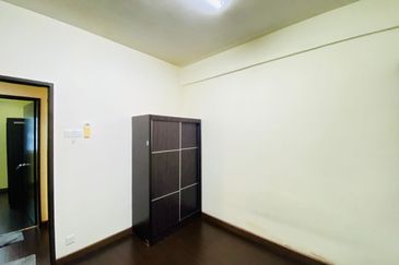 First Residence (Residensi Unggul)