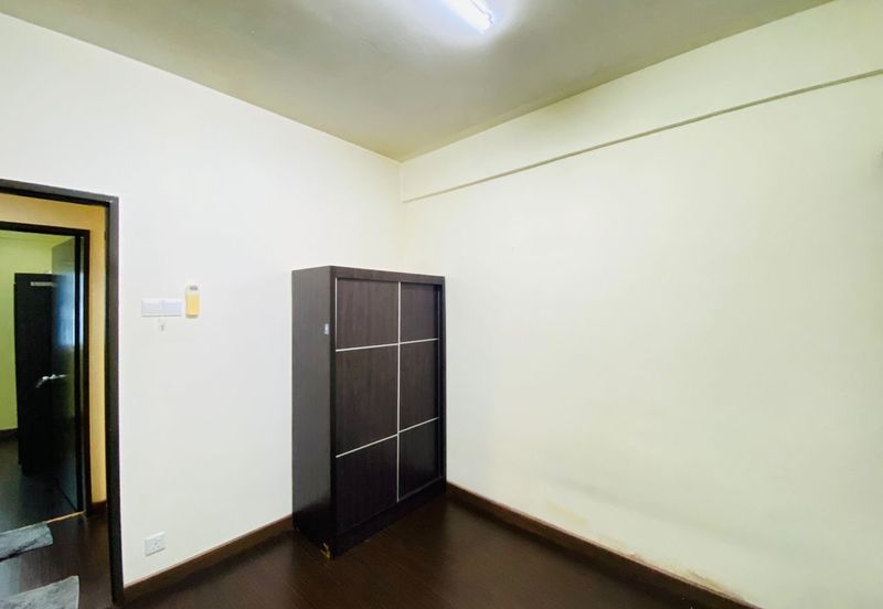 First Residence (Residensi Unggul)