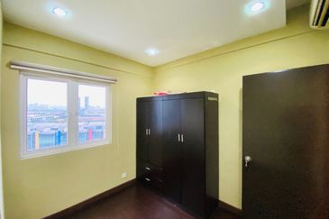 First Residence (Residensi Unggul)