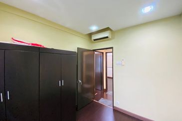 First Residence (Residensi Unggul)