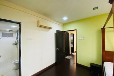 First Residence (Residensi Unggul)