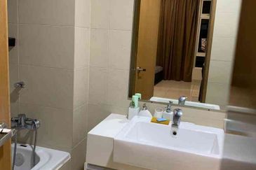 Royal Regent Sri Putramas III