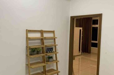 Royal Regent Sri Putramas III