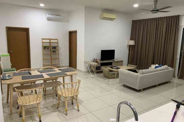 Royal Regent Sri Putramas III