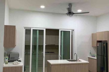 Royal Regent Sri Putramas III