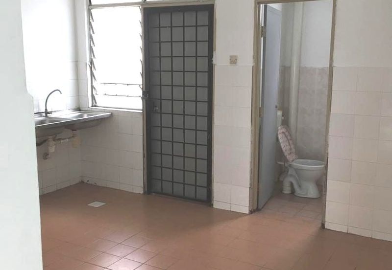 Damansara Damai 2-sty, 20x65, Intermediate, Unfurnished, Friendly Neighbours, Facing East.
