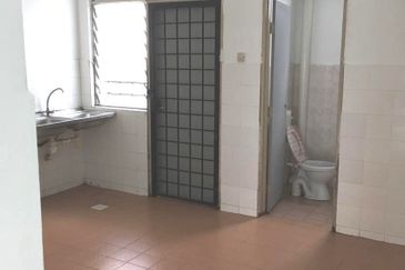 Damansara Damai 2-sty, 20x65, Intermediate, Unfurnished, Friendly Neighbours, Facing East.