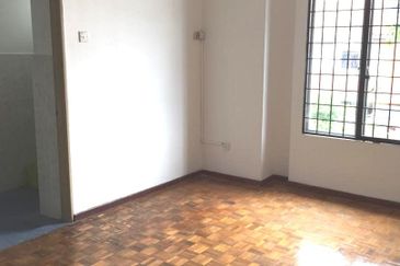 Damansara Damai 2-sty, 20x65, Intermediate, Unfurnished, Friendly Neighbours, Facing East.