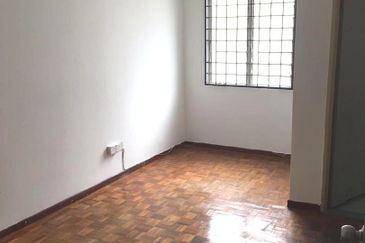 Damansara Damai 2-sty, 20x65, Intermediate, Unfurnished, Friendly Neighbours, Facing East.