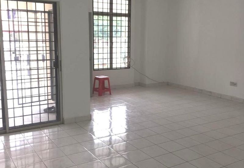 Damansara Damai 2-sty, 20x65, Intermediate, Unfurnished, Friendly Neighbours, Facing East.