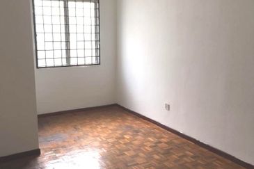Damansara Damai 2-sty, 20x65, Intermediate, Unfurnished, Friendly Neighbours, Facing East.