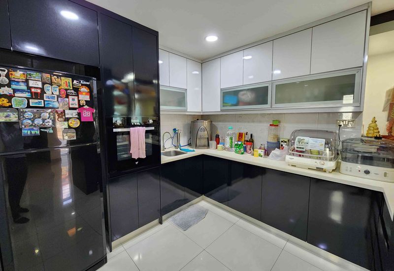 Damansara Damai 3-sty, 42x70, Corner, Full Furnished, Fully Extended with Approval, Renovated, Friendly Neighbours, Facing East.