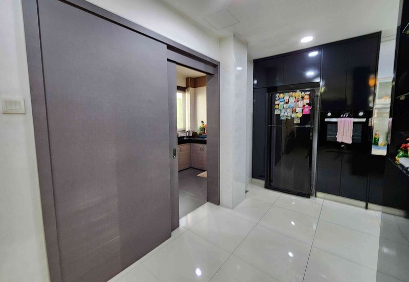 Damansara Damai 3-sty, 42x70, Corner, Full Furnished, Fully Extended with Approval, Renovated, Friendly Neighbours, Facing East.