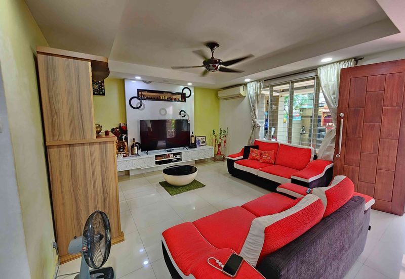 Damansara Damai 3-sty, 42x70, Corner, Full Furnished, Fully Extended with Approval, Renovated, Friendly Neighbours, Facing East.