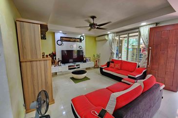 Damansara Damai 3-sty, 42x70, Corner, Full Furnished, Fully Extended with Approval, Renovated, Friendly Neighbours, Facing East.