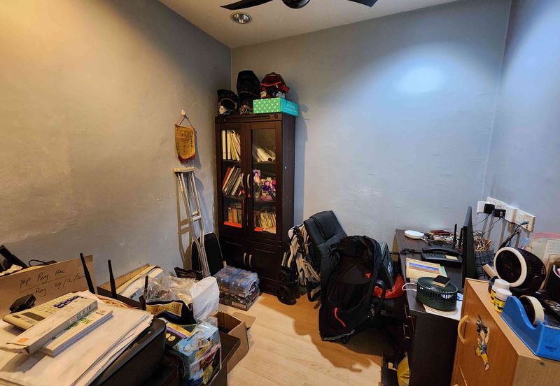 Damansara Damai 3-sty, 42x70, Corner, Full Furnished, Fully Extended with Approval, Renovated, Friendly Neighbours, Facing East.