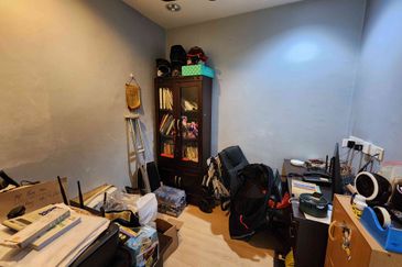 Damansara Damai 3-sty, 42x70, Corner, Full Furnished, Fully Extended with Approval, Renovated, Friendly Neighbours, Facing East.