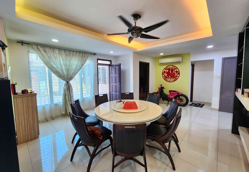 Damansara Damai 3-sty, 42x70, Corner, Full Furnished, Fully Extended with Approval, Renovated, Friendly Neighbours, Facing East.