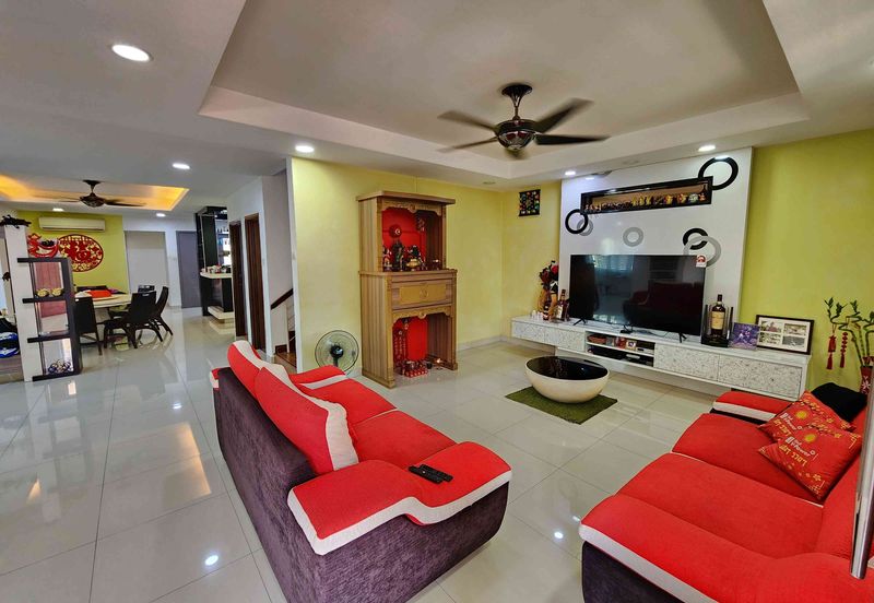 Damansara Damai 3-sty, 42x70, Corner, Full Furnished, Fully Extended with Approval, Renovated, Friendly Neighbours, Facing East.