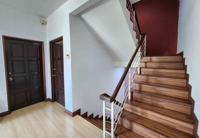 Damansara Damai 3-sty, 42x70, Corner, Full Furnished, Fully Extended with Approval, Renovated, Friendly Neighbours, Facing East.