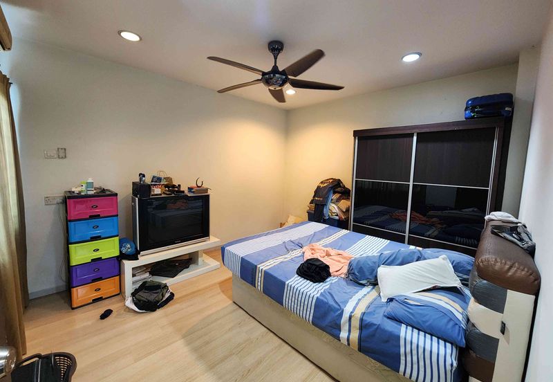 Damansara Damai 3-sty, 42x70, Corner, Full Furnished, Fully Extended with Approval, Renovated, Friendly Neighbours, Facing East.