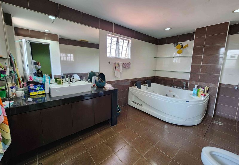 Damansara Damai 3-sty, 42x70, Corner, Full Furnished, Fully Extended with Approval, Renovated, Friendly Neighbours, Facing East.