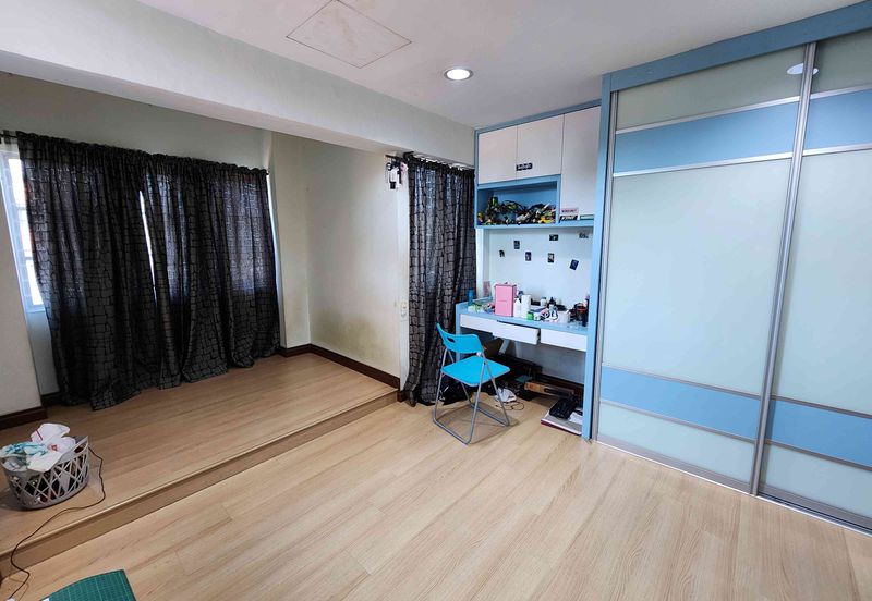 Damansara Damai 3-sty, 42x70, Corner, Full Furnished, Fully Extended with Approval, Renovated, Friendly Neighbours, Facing East.