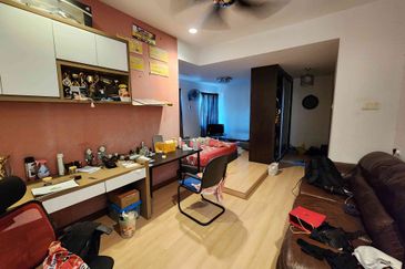 Damansara Damai 3-sty, 42x70, Corner, Full Furnished, Fully Extended with Approval, Renovated, Friendly Neighbours, Facing East.