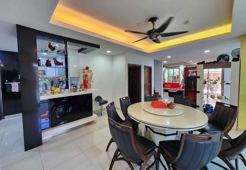 Damansara Damai 3-sty, 42x70, Corner, Full Furnished, Fully Extended with Approval, Renovated, Friendly Neighbours, Facing East.