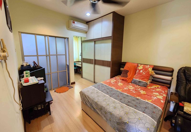 Damansara Damai 3-sty, 42x70, Corner, Full Furnished, Fully Extended with Approval, Renovated, Friendly Neighbours, Facing East.