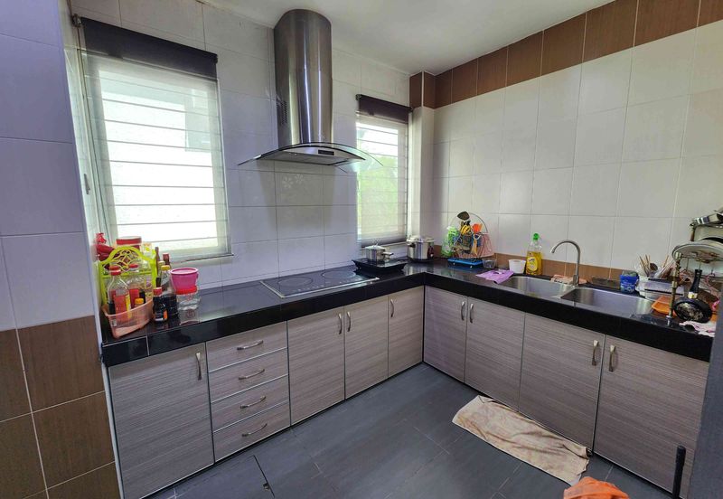 Damansara Damai 3-sty, 42x70, Corner, Full Furnished, Fully Extended with Approval, Renovated, Friendly Neighbours, Facing East.