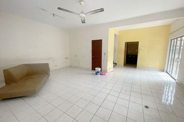Damansara Damai 2-sty, 20x65, Corner, Unfurnished, Friendly Neighbours, Facing Residential.