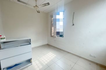 Damansara Damai 2-sty, 20x65, Corner, Unfurnished, Friendly Neighbours, Facing Residential.