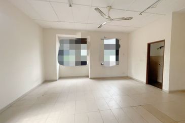 Damansara Damai 2-sty, 20x65, Corner, Unfurnished, Friendly Neighbours, Facing Residential.