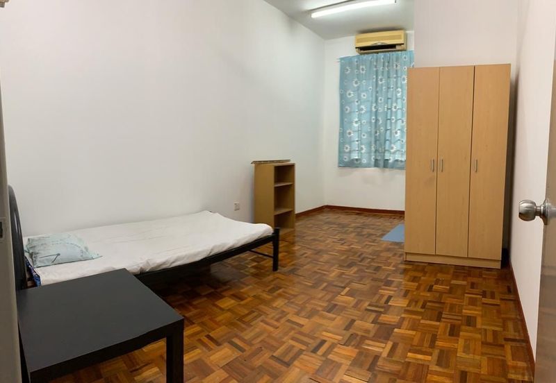 Damansara Damai 2-sty, 20x60, Intermediate, Unfurnished, Friendly Neighbours, Facing East.