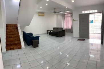 Damansara Damai 2-sty, 20x60, Intermediate, Unfurnished, Friendly Neighbours, Facing East.