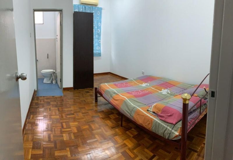 Damansara Damai 2-sty, 20x60, Intermediate, Unfurnished, Friendly Neighbours, Facing East.