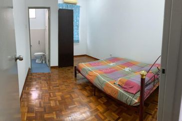 Damansara Damai 2-sty, 20x60, Intermediate, Unfurnished, Friendly Neighbours, Facing East.