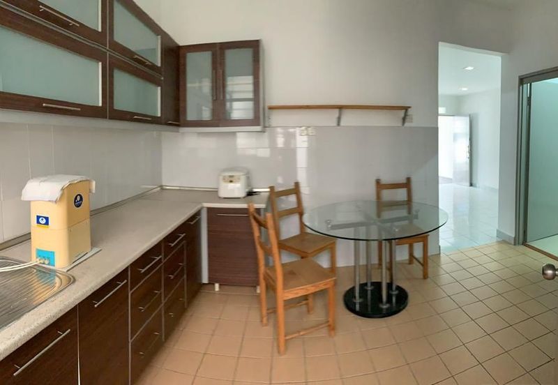 Damansara Damai 2-sty, 20x60, Intermediate, Unfurnished, Friendly Neighbours, Facing East.