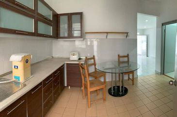 Damansara Damai 2-sty, 20x60, Intermediate, Unfurnished, Friendly Neighbours, Facing East.