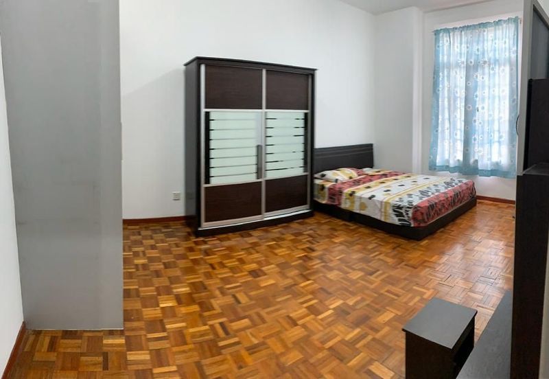 Damansara Damai 2-sty, 20x60, Intermediate, Unfurnished, Friendly Neighbours, Facing East.