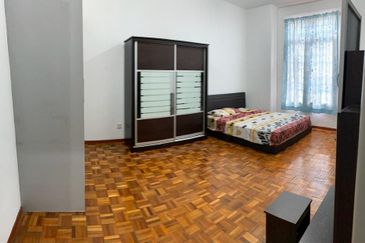 Damansara Damai 2-sty, 20x60, Intermediate, Unfurnished, Friendly Neighbours, Facing East.