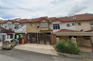 Damansara Damai 2-sty, 20x60, Intermediate, Unfurnished, Friendly Neighbours, Facing Southeast.